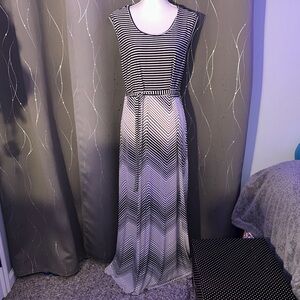 Magic Women’s XL Black and White Chevron with Front Tie Maxi Dress